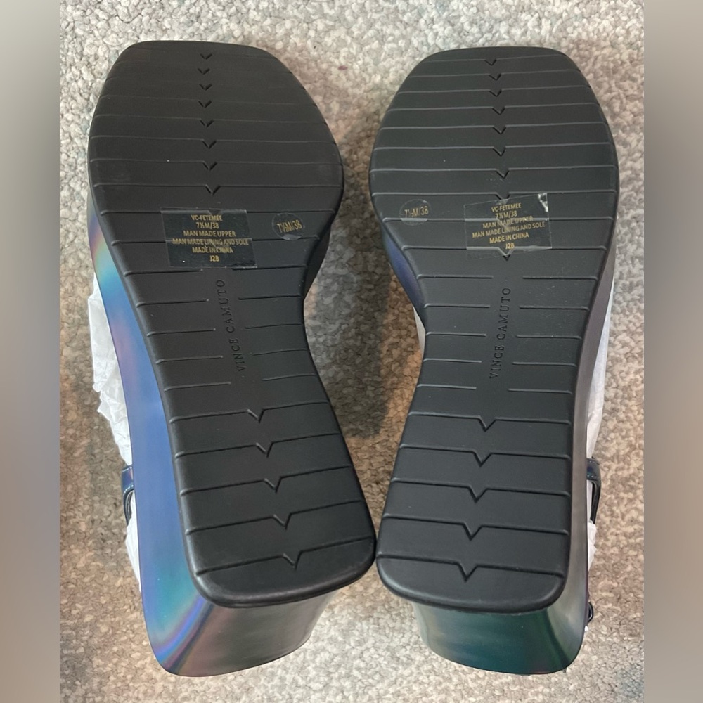 Vince Camuto Platform Wedge Sandal in Gunmetal Holographic ๐โจ - Size 7.5 (NIB) - Picture 14 of 16